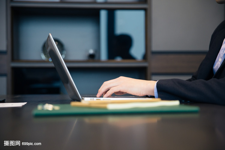 商务人士电脑办公 高效软件与智能辅助设备全解析